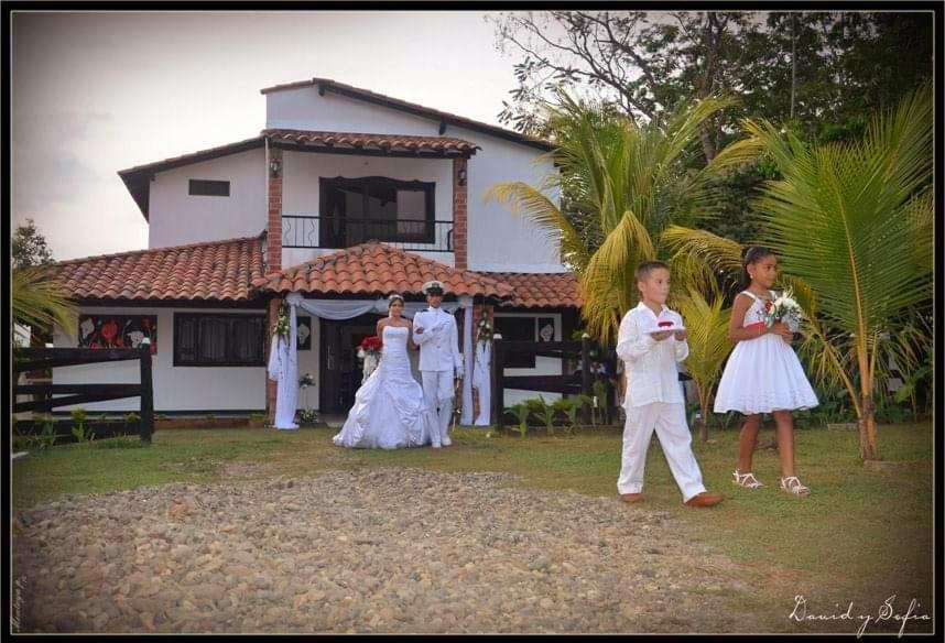 Casa Campo Emaus Caucasia Exterior foto